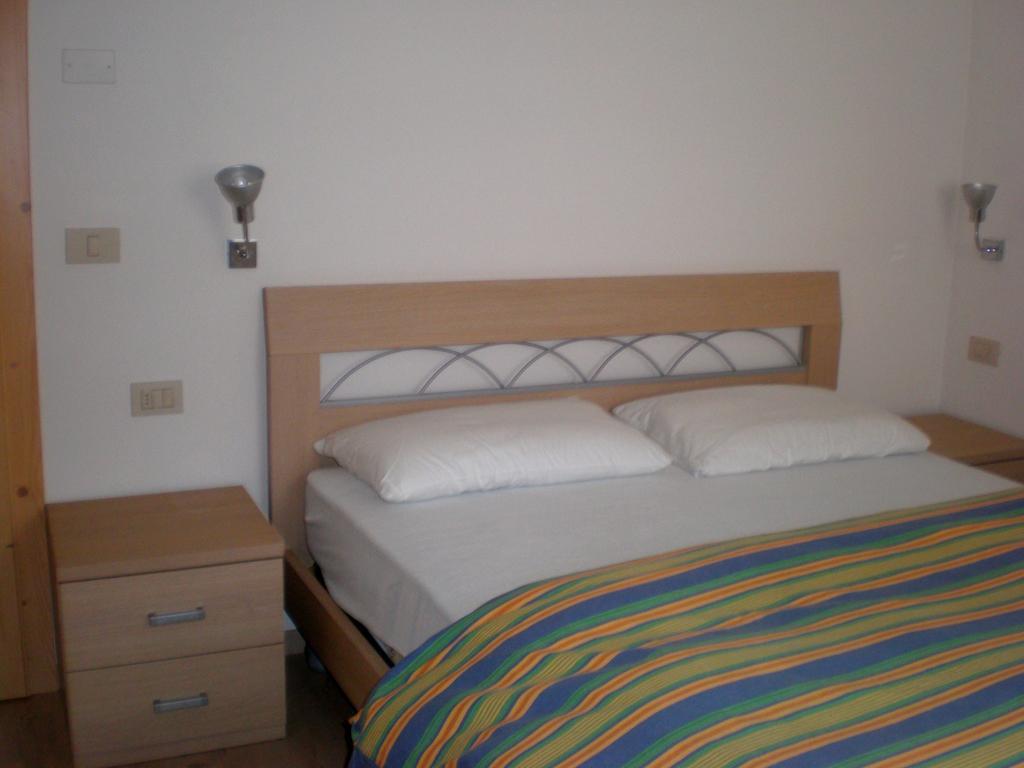 Anna Apartment Pozza di Fassa Luaran gambar
