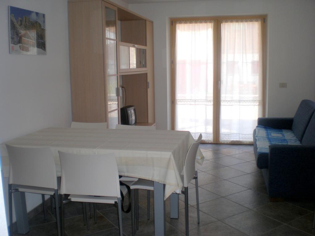 Anna Apartment Pozza di Fassa Luaran gambar