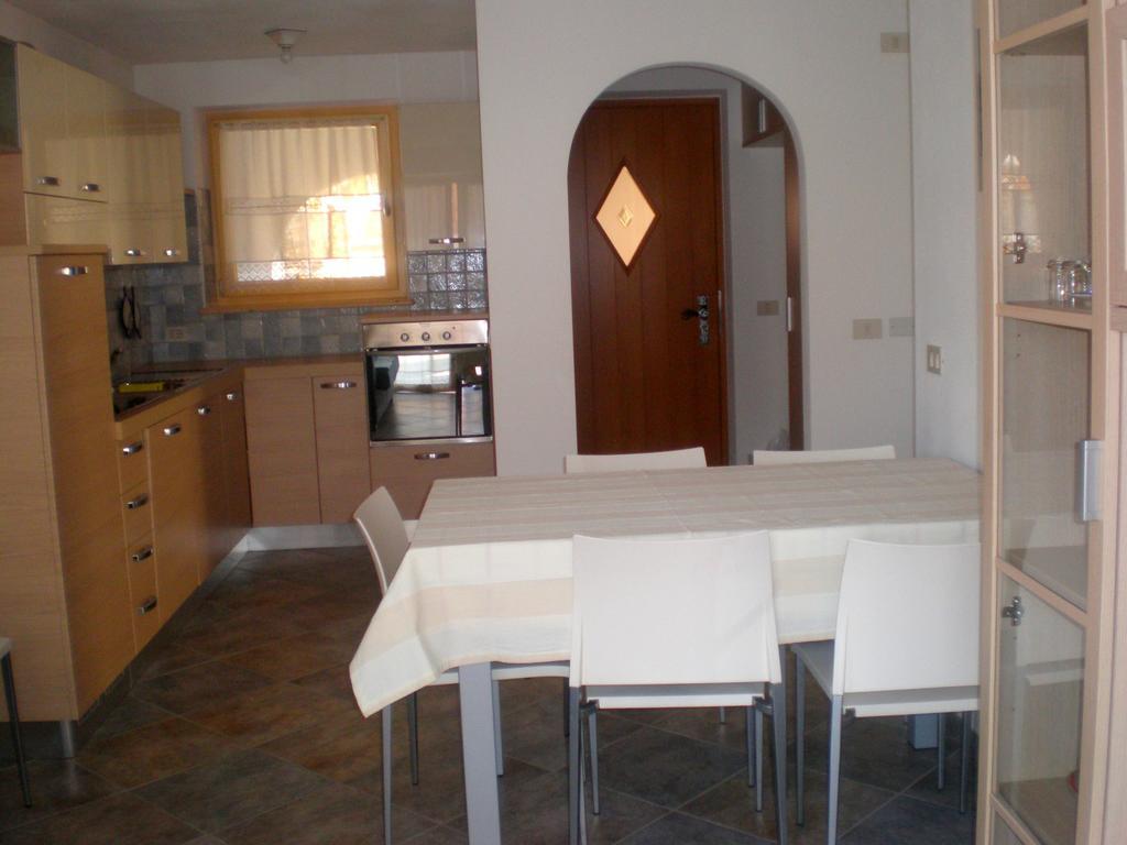 Anna Apartment Pozza di Fassa Luaran gambar