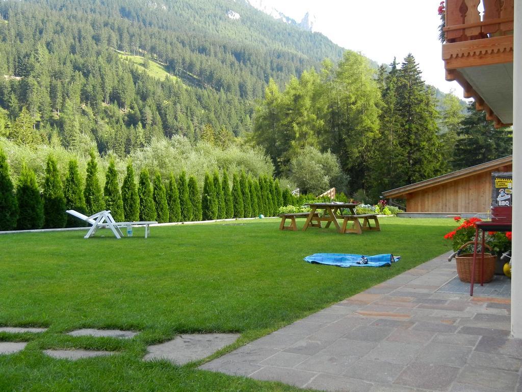 Anna Apartment Pozza di Fassa Luaran gambar