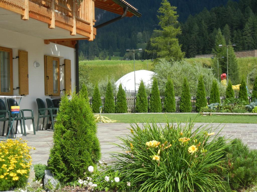 Anna Apartment Pozza di Fassa Luaran gambar