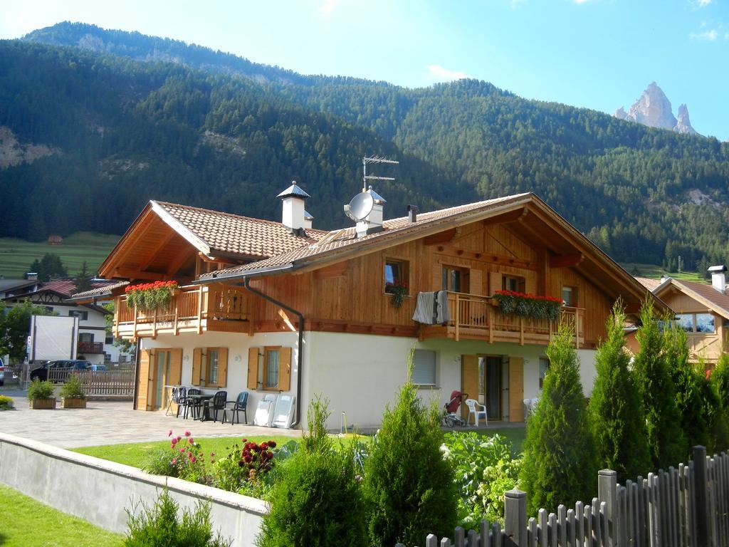 Anna Apartment Pozza di Fassa Luaran gambar