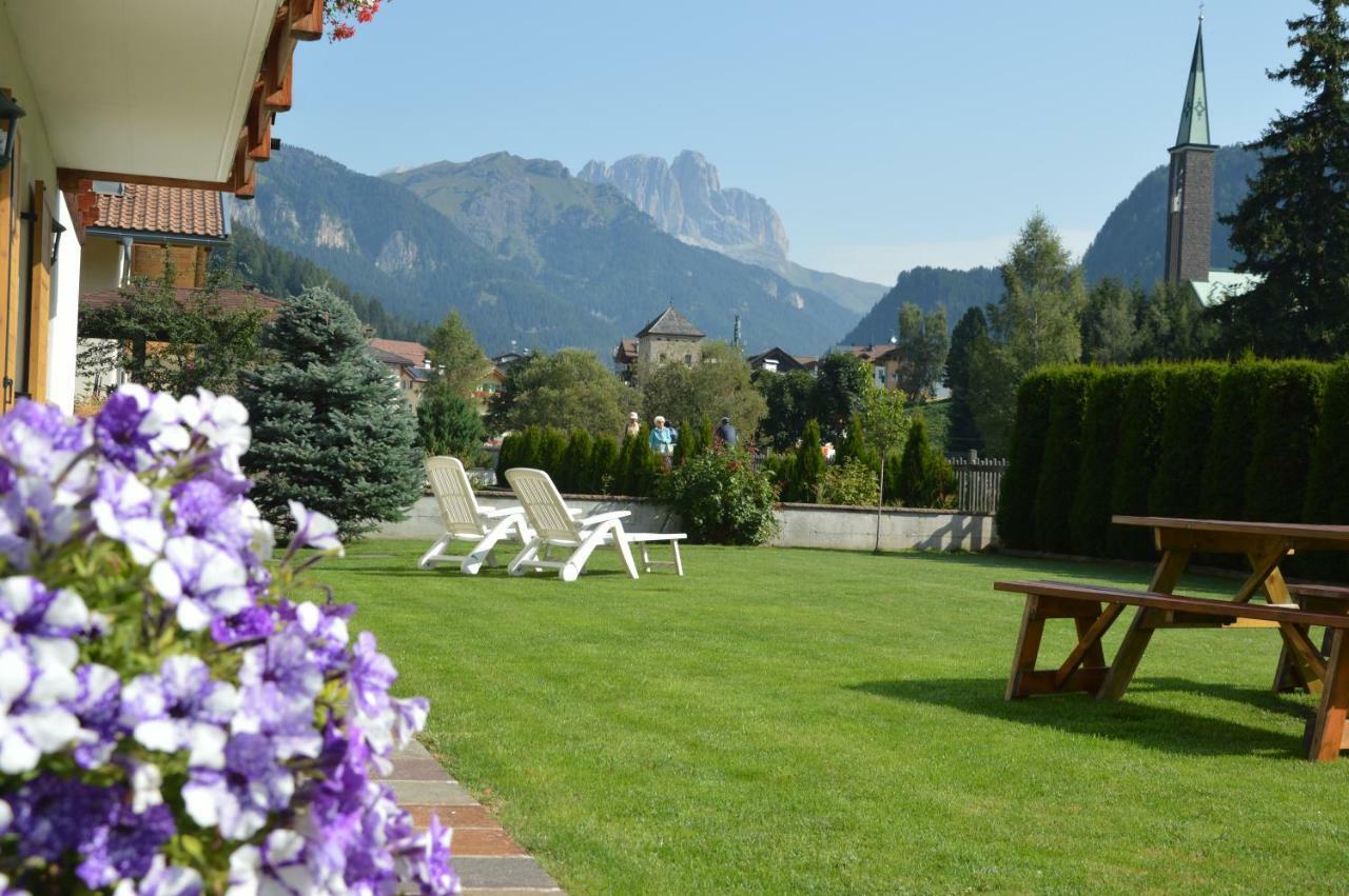 Anna Apartment Pozza di Fassa Luaran gambar